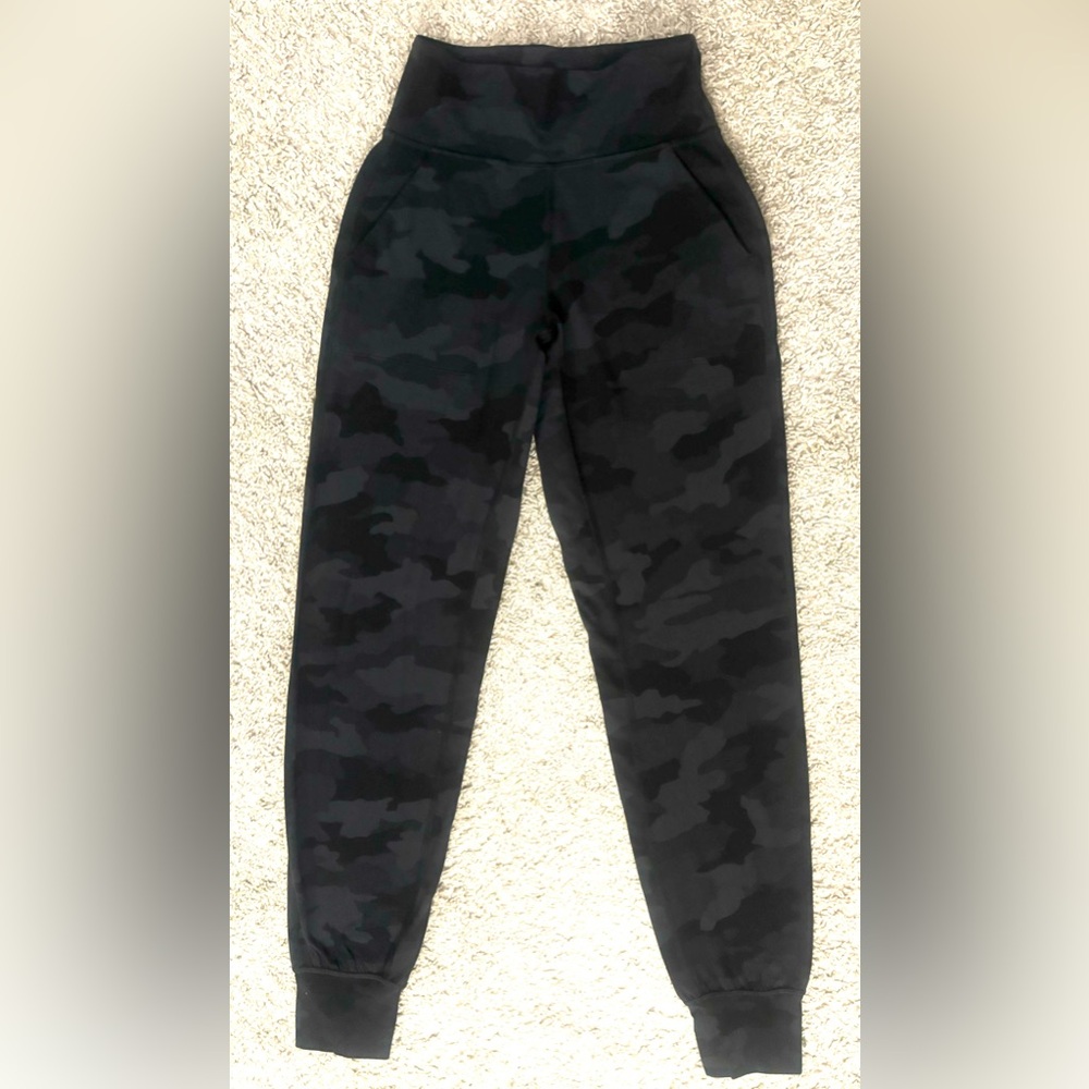 Lululemon Align Black Camo High-Waisted Joggers with Pockets - Like New - Size 2 - Picture 3 of 7